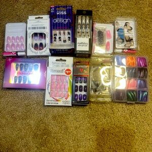 HUGE PRESS ON NAIL KIT